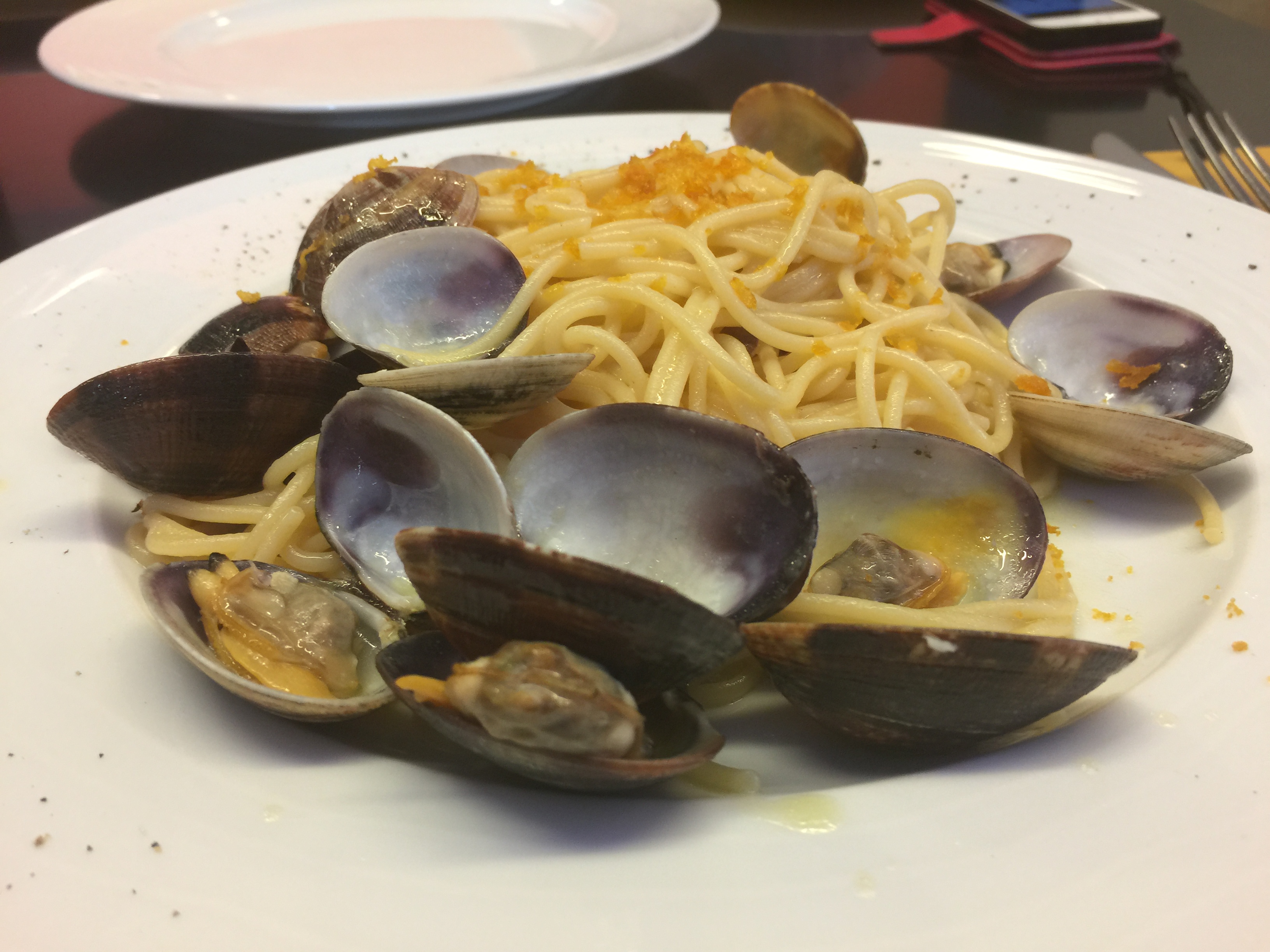 Linguine peep e limone con vongole veraci e bottarga